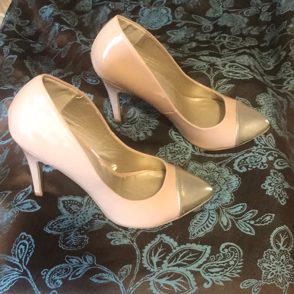 Gold pointed toe nude 3 inch heel